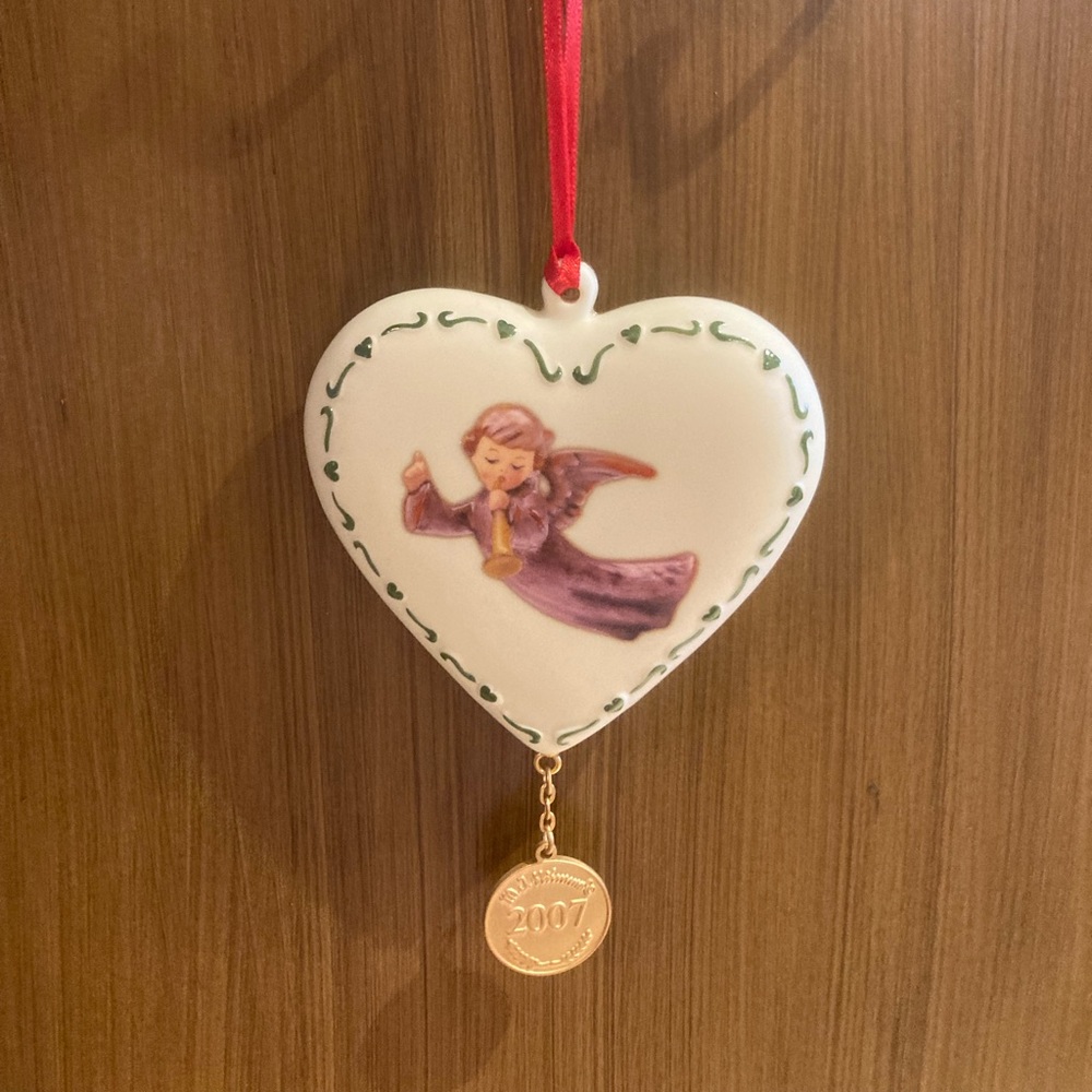 Hummel 2007 Flying Angel Ornament